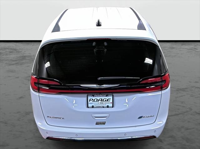 2024 Chrysler Pacifica Hybrid Select