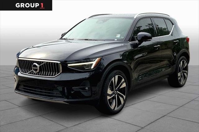 2023 Volvo XC40 B5 Ultimate Bright Theme