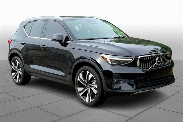 2023 Volvo XC40 B5 Ultimate Bright Theme