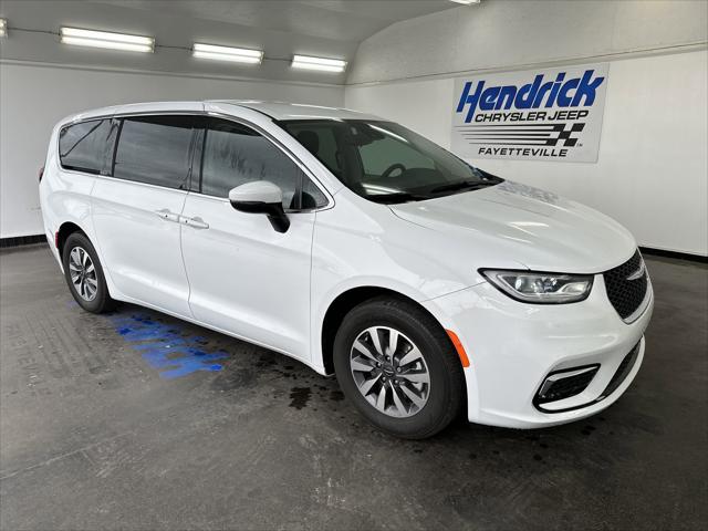 2023 Chrysler Pacifica Hybrid Touring L