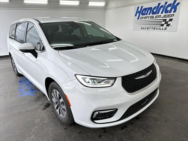 2023 Chrysler Pacifica Hybrid Touring L