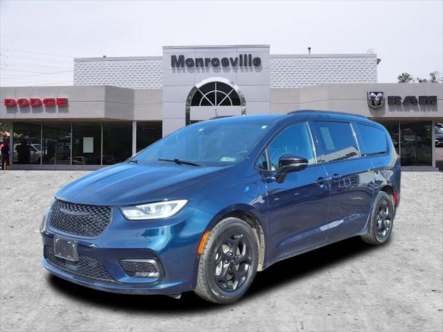 2024 Chrysler Pacifica Hybrid Premium S Appearance Pkg