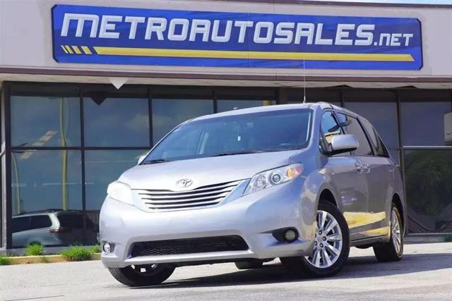 2017 Toyota Sienna LE 7 Passenger for sale in Arlington, TX