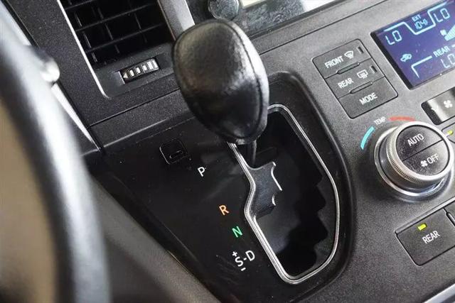 2017 Toyota Sienna LE 7 Passenger