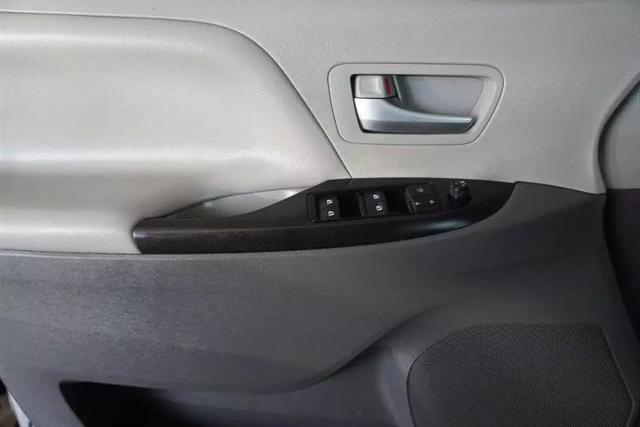 2017 Toyota Sienna LE 7 Passenger