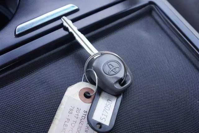 2017 Toyota Sienna LE 7 Passenger