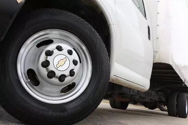 2011 Chevrolet Express Cutaway Work Van