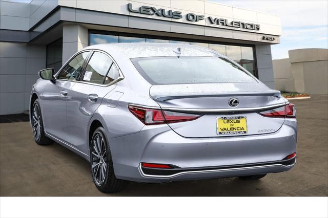 2025 Lexus ES 300h Unknown