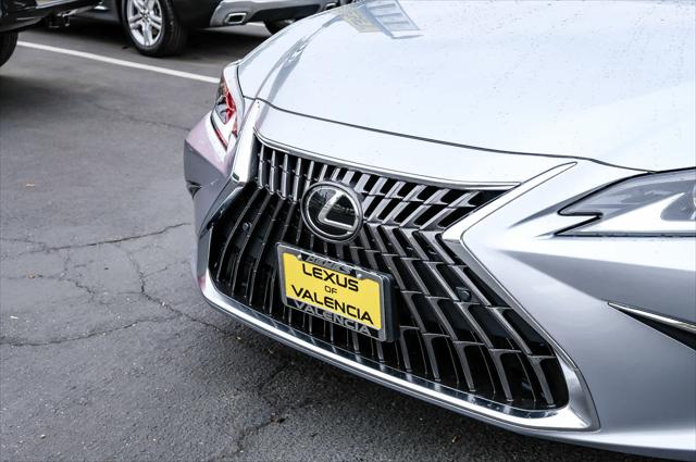 2025 Lexus ES 300h Unknown