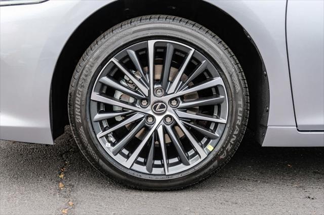 2025 Lexus ES 300h Unknown