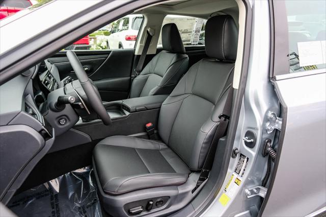 2025 Lexus ES 300h Unknown