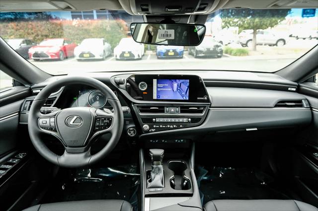 2025 Lexus ES 300h Unknown
