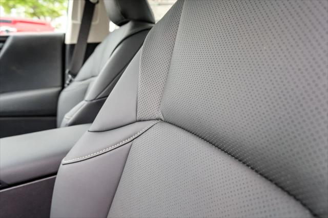2025 Lexus ES 300h Unknown
