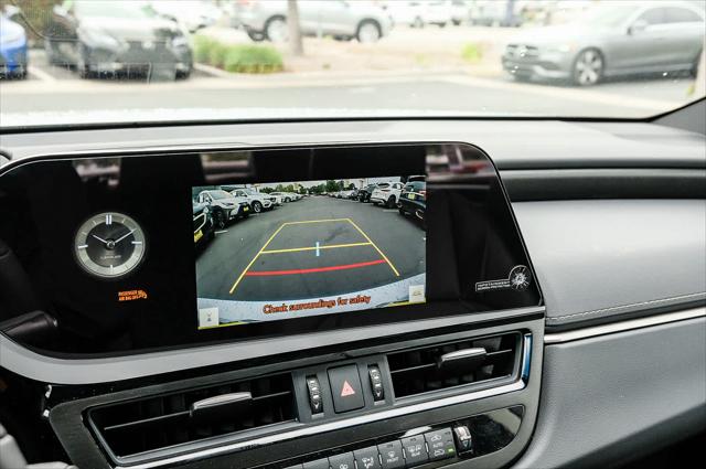 2025 Lexus ES 300h Unknown