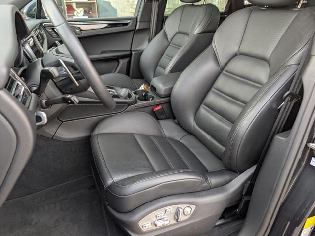 2025 Porsche Macan Unknown