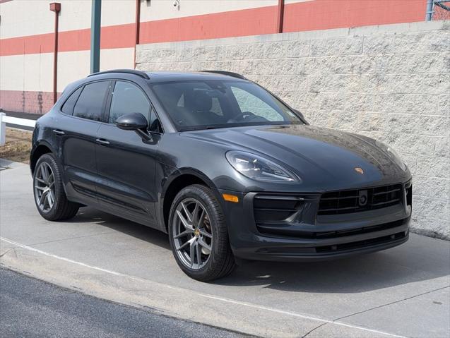 2025 Porsche Macan Unknown