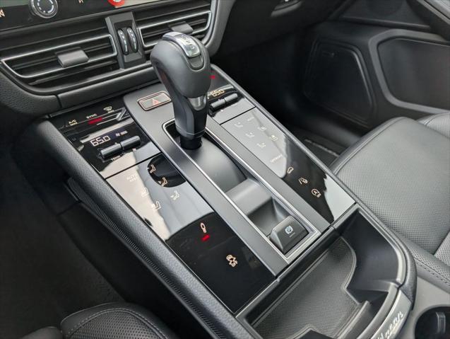 2025 Porsche Macan Unknown