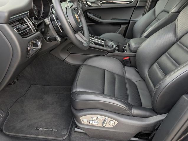2025 Porsche Macan Unknown