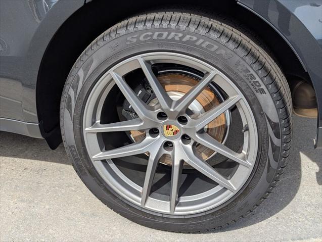 2025 Porsche Macan Unknown