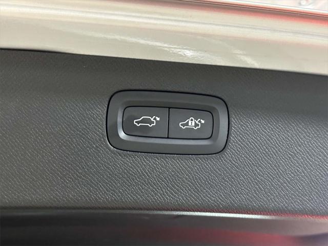 2022 Volvo XC90 Recharge T8 Inscription Extended Range 6P