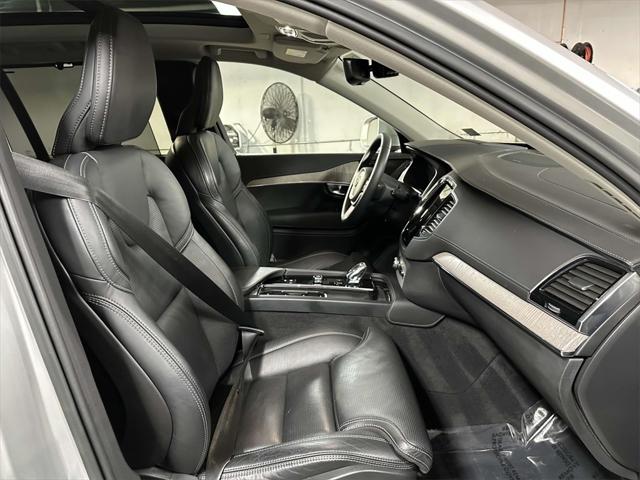 2022 Volvo XC90 Recharge T8 Inscription Extended Range 6P