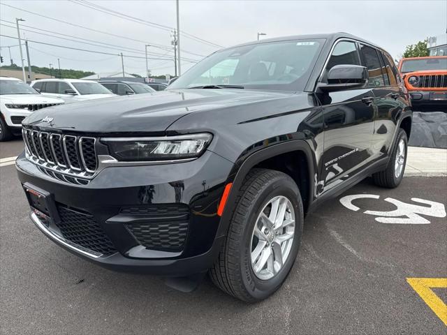 2025 Jeep Grand Cherokee GRAND CHEROKEE LAREDO X 4X4
