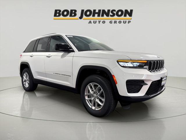 2025 Jeep Grand Cherokee GRAND CHEROKEE LAREDO X 4X4