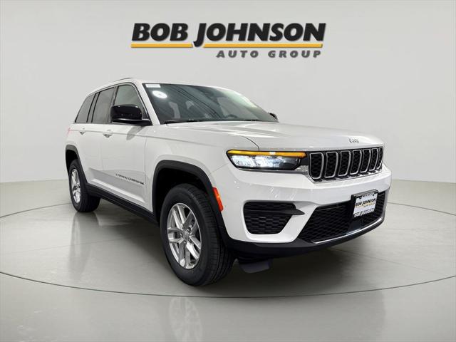 2025 Jeep Grand Cherokee GRAND CHEROKEE LAREDO X 4X4