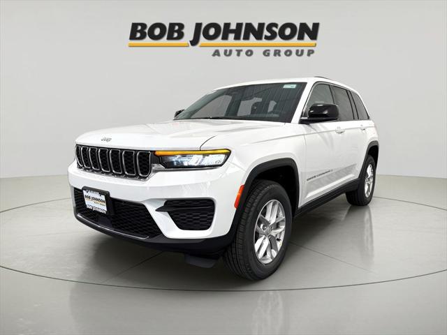2025 Jeep Grand Cherokee GRAND CHEROKEE LAREDO X 4X4