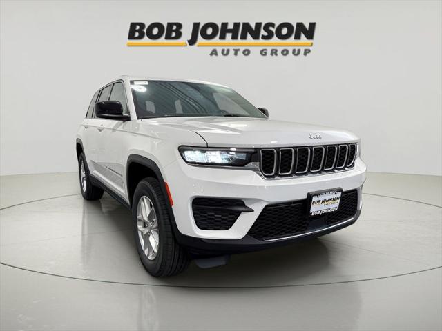 2025 Jeep Grand Cherokee GRAND CHEROKEE LAREDO X 4X4