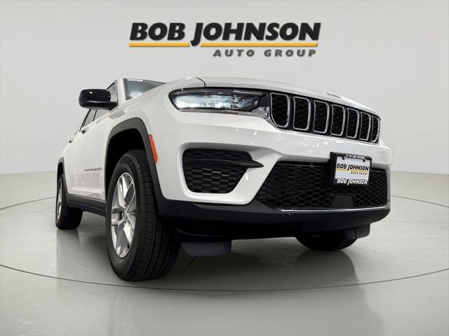 2025 Jeep Grand Cherokee GRAND CHEROKEE LAREDO X 4X4