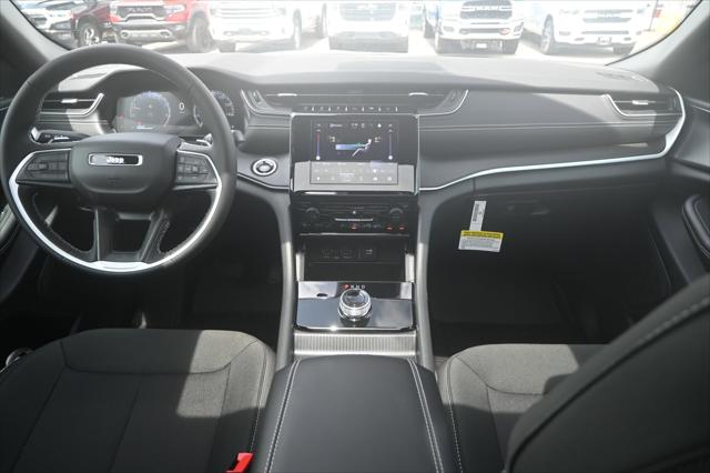 2025 Jeep Grand Cherokee GRAND CHEROKEE LAREDO X 4X2