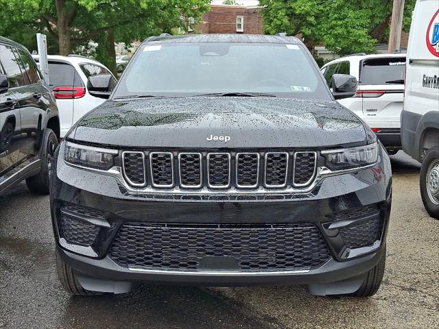 2025 Jeep Grand Cherokee GRAND CHEROKEE LAREDO X 4X4