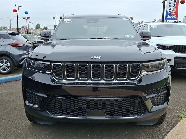 2025 Jeep Grand Cherokee GRAND CHEROKEE LAREDO X 4X4