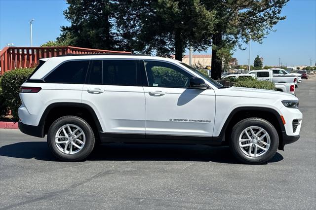 2025 Jeep Grand Cherokee GRAND CHEROKEE LAREDO X 4X2