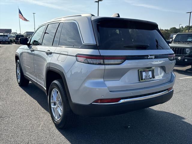 2025 Jeep Grand Cherokee GRAND CHEROKEE LAREDO X 4X2