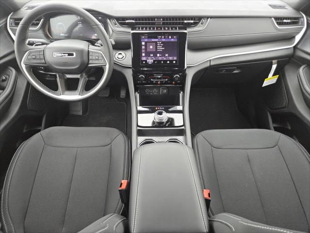 2025 Jeep Grand Cherokee GRAND CHEROKEE L LAREDO X 4X4