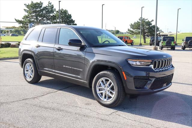 2025 Jeep Grand Cherokee GRAND CHEROKEE LAREDO X 4X4