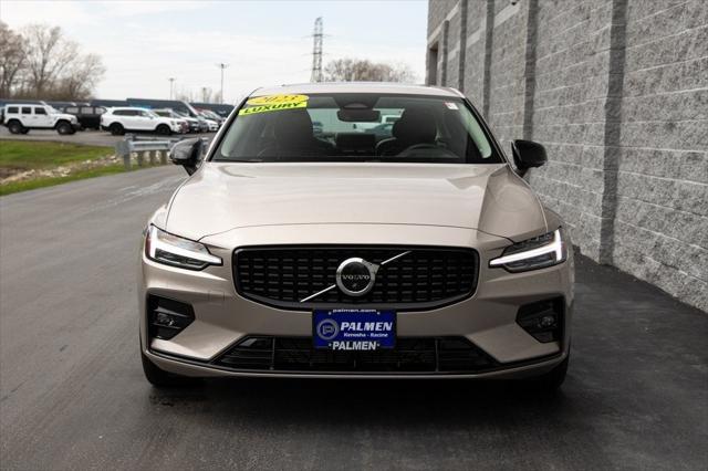 2023 Volvo S60 B5 Plus Dark Theme
