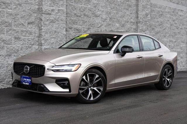 2023 Volvo S60 B5 Plus Dark Theme