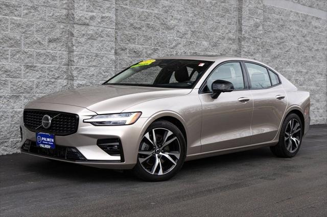 2023 Volvo S60 B5 Plus Dark Theme