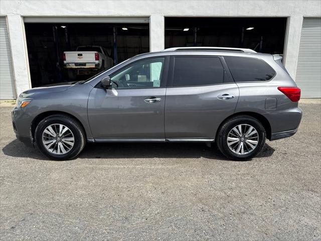 2017 Nissan Pathfinder SL