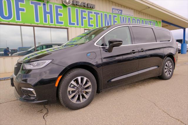 2022 Chrysler Pacifica Hybrid Touring L