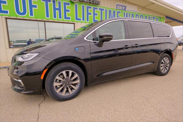 2022 Chrysler Pacifica Hybrid Touring L
