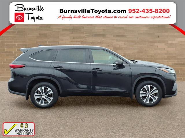 Used 2022 Toyota Highlander XLE with VIN 5TDGBRCHXNS541852 for sale in Burnsville, Minnesota