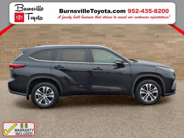 Used 2022 Toyota Highlander XLE with VIN 5TDGZRBHXNS210301 for sale in Burnsville, Minnesota