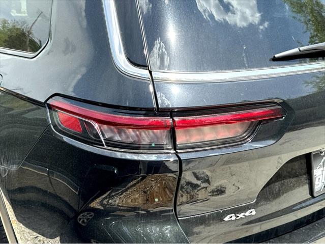 2023 Jeep Grand Cherokee L Laredo 4x4