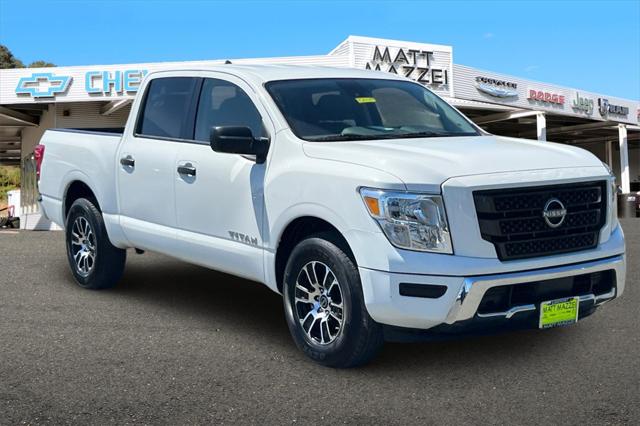 2023 Nissan TITAN Crew Cab SV 4x2