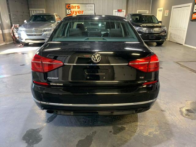 2016 Volkswagen Passat 1.8T R-Line
