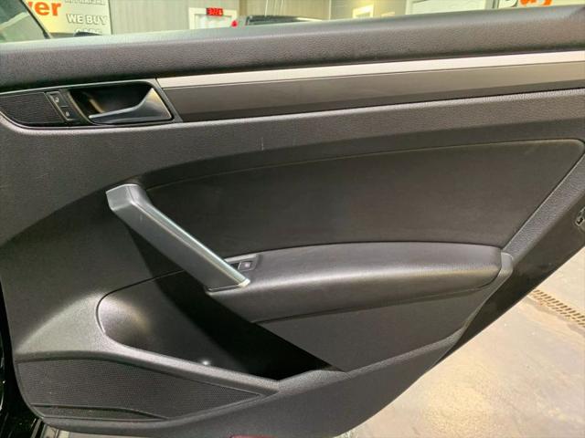 2016 Volkswagen Passat 1.8T R-Line